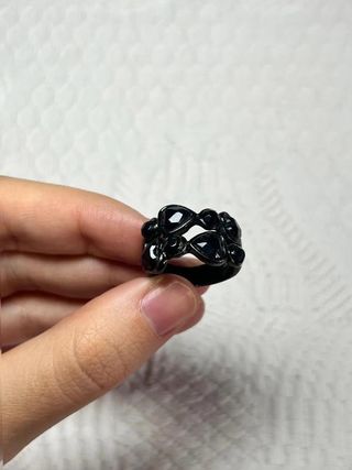Anillo negro con Piedras efecto ónix – diseño...