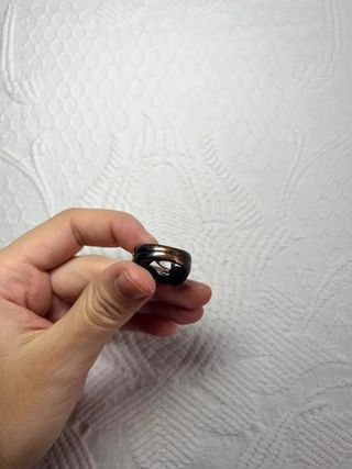 Anillo negro con Piedras efecto ónix – diseño...