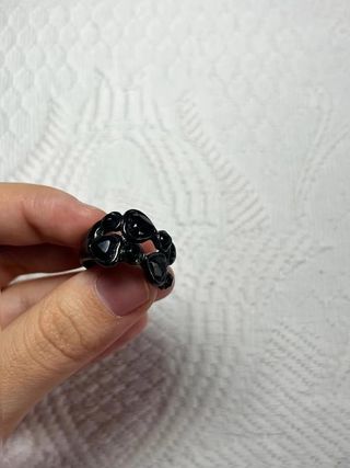 Anillo negro con Piedras efecto ónix – diseño...