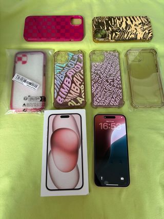 iPhone 15 Plus + 4 fundas