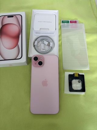 iPhone 15 Plus + 4 fundas