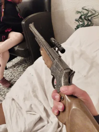 Vendo.una.pistola.nueba