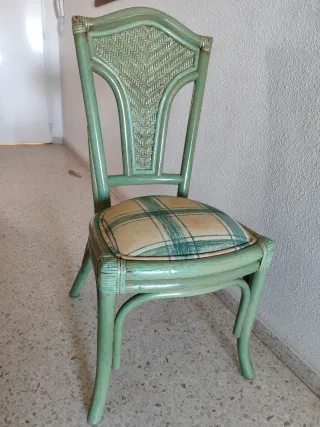 Sillas madera y ratán