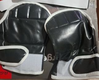 Diana de boxeo con guantes