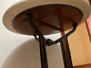 Mesa redonda mármol base fundición