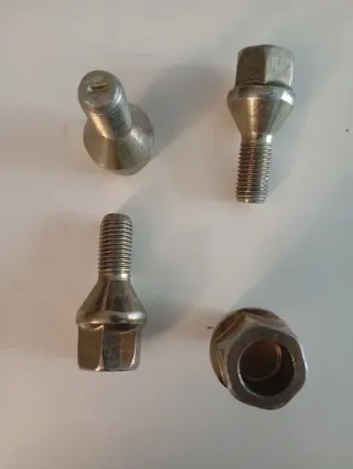 Tornillos y Llave Seguridad Renault 8200272209