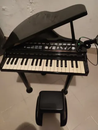 Piano giocattolo con microfono