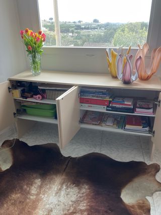 Aparador moderno tono maquillaje