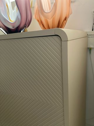 Aparador moderno tono maquillaje