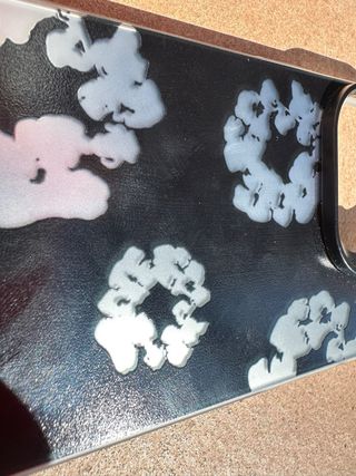 Funda iPhone 14 Pro Negra- Diseño Flores "So Cool”