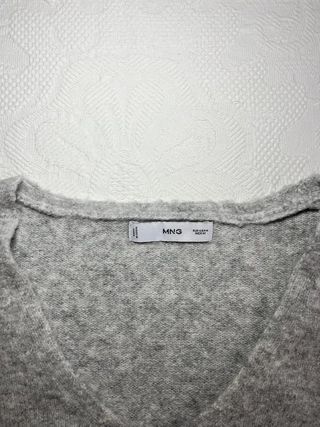 Jersey gris MNG Mango talla M cuello pico knit...