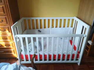 Cuna blanca 122cm x 65,5cm x 86,5cm de alto