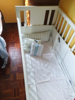 Cuna blanca 122cm x 65,5cm x 86,5cm de alto