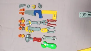 Caja de herramientas de juguete roja