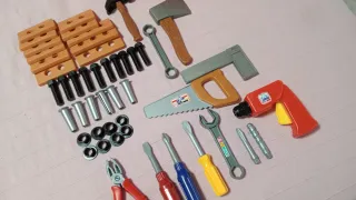 Caja de herramientas de juguete roja