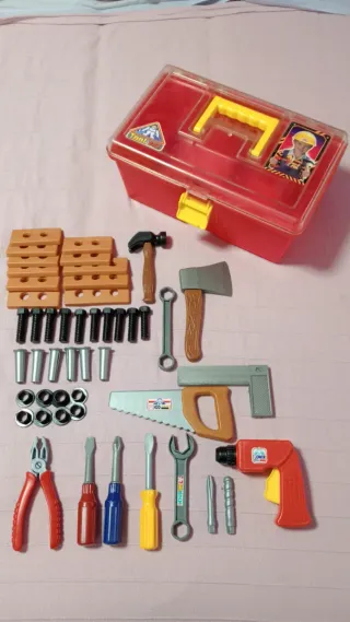 Caja de herramientas de juguete roja