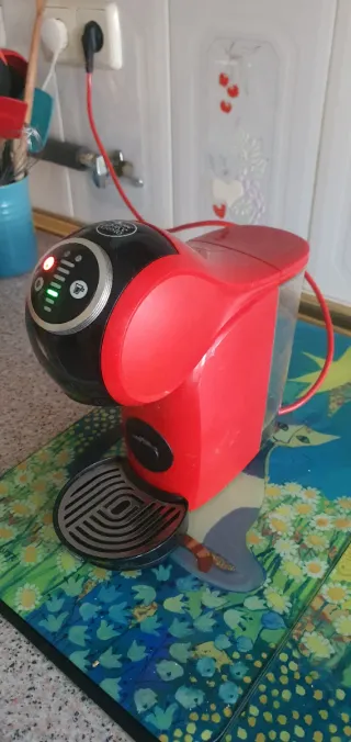 Cafetera Dolce Gusto Delonghi Genio S Roja