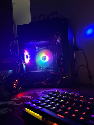PC Gamer con luces RGB