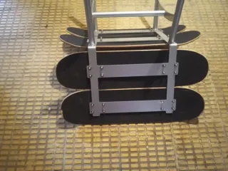 Silla hecha con tablas de skate