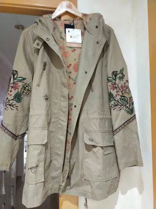 Parka Desigual nueva con etiqueta