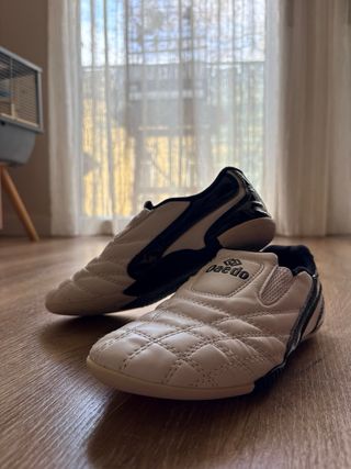 Zapatillas Taekwondo Daedo Blancas y Negras