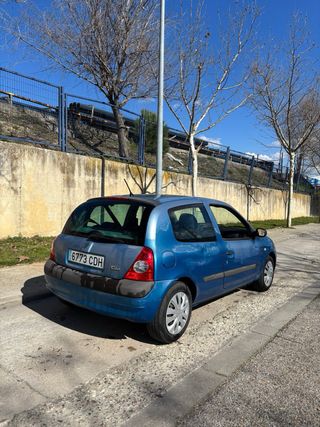 Renault Clio 2003