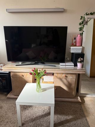 Cómoda de madera y cristal