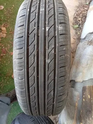 2 llantas con neumáticos nuevos