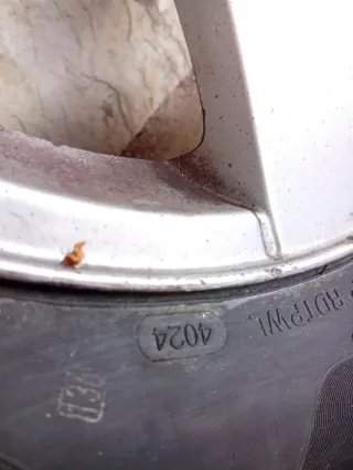 2 llantas con neumáticos nuevos