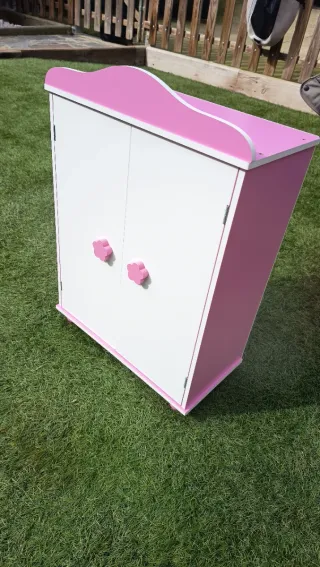 Armario de juguete rosa y blanco