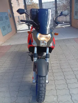 Aprilia Pegaso Strada 650 Roja año 2006 A2