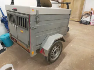 Remolque de carga, y transporte de animales