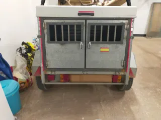 Remolque de carga, y transporte de animales