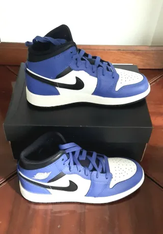 Nike Air Jordan 1 Mid Scarpe Blu e Bianche
