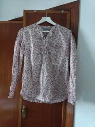 Blusa estampada y camiseta camuflaje