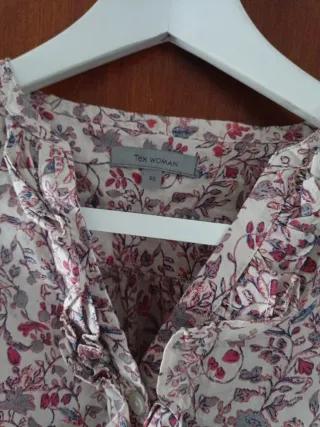 Blusa estampada y camiseta camuflaje