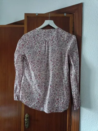 Blusa estampada y camiseta camuflaje