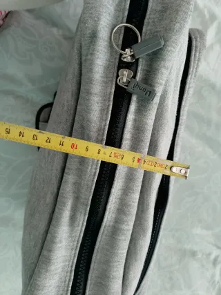 Bandolera Upixel gris con píxeles de silicona