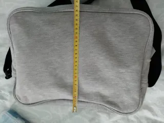 Bandolera Upixel gris con píxeles de silicona