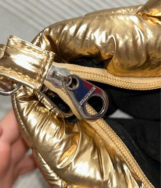 Bolso Stradivarius Dorado Puffer