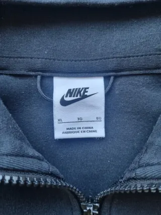 Sudadera Nike con capucha negra