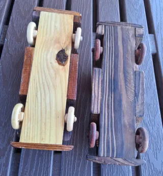 2 Coches de madera vintage