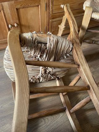 4 Sillas rústicas de ebanistería técnica