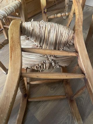 4 Sillas rústicas de ebanistería técnica