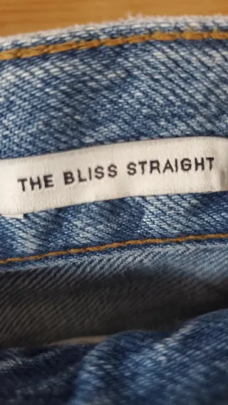 Pantalón vaquero Zara desgastado con cinturón