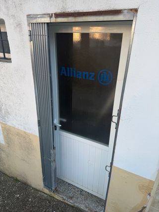Venta de puerta de aluminio con cierre de tijeraa