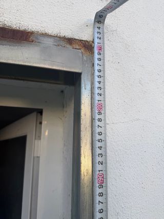 Venta de puerta de aluminio con cierre de tijeraa