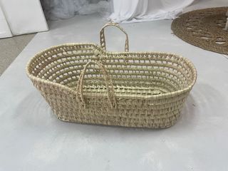 Cuna de mimbre para bebé