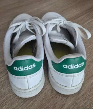 Zapatillas Adidas Talla 42.5 Blancas y Verdes
