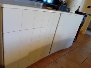 Comò e comodini bianco laccato